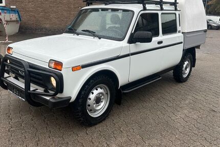 Lada Niva 19.046 km 17.990 &euro; Düsseldorf 40597