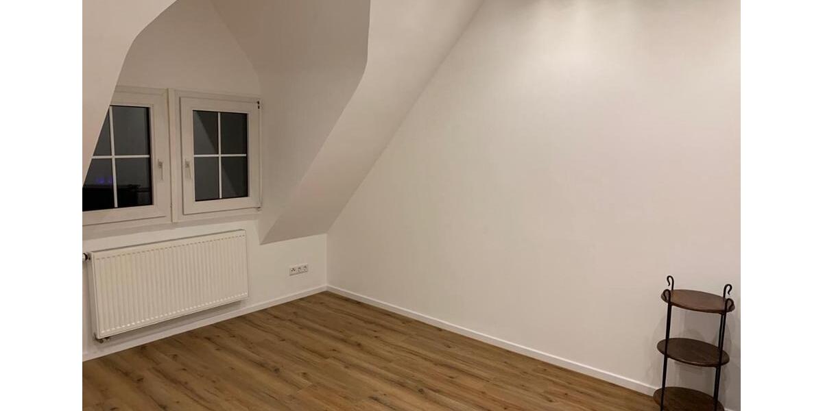 Dachgeschoßwohnung Solingen Burg - 3 Zimmer, 77 m&sup2;, 977&euro; | Angebot:24400556