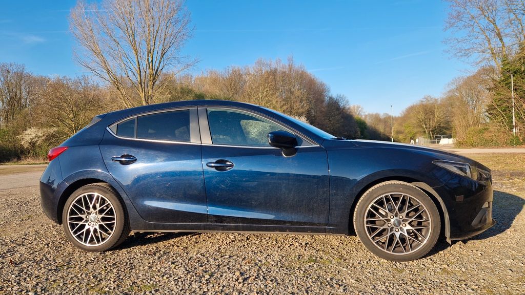 Mazda 3 87.000 km 13.900 &euro; Neuss 41462