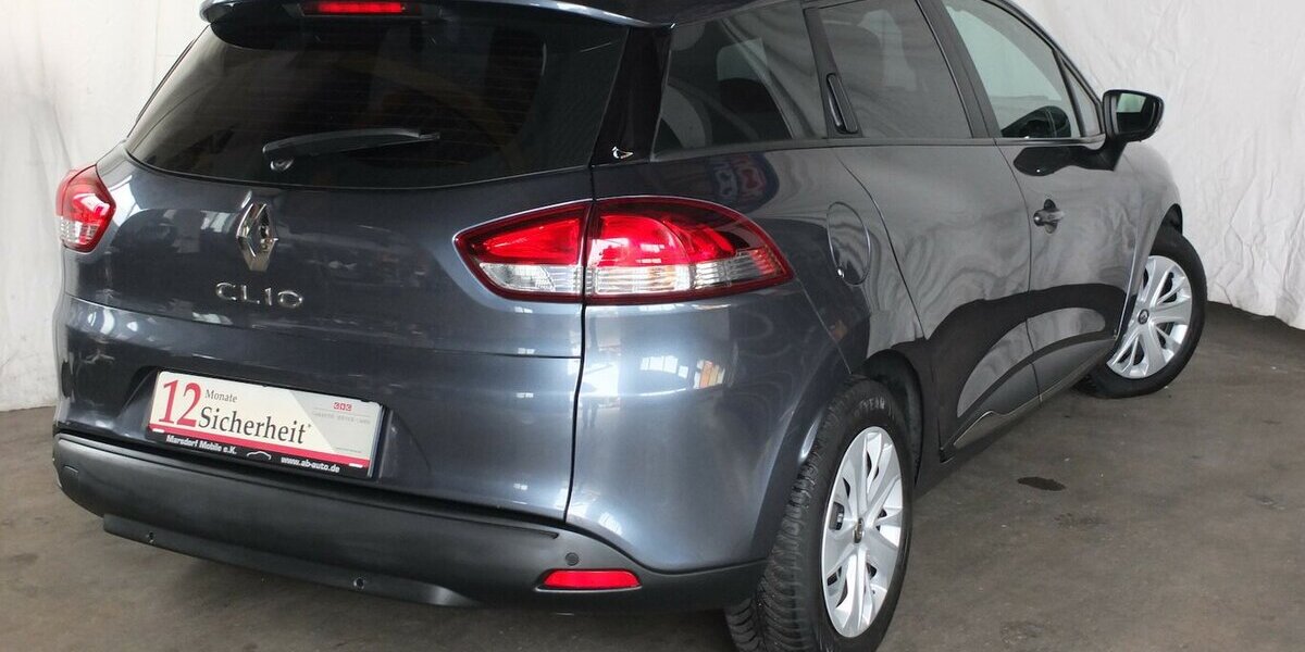 Renault Clio BLACK WEEK 25: EXPRESSION NAVI PARCTRONIC STA 118.021 km 7.904 € Köln 50858