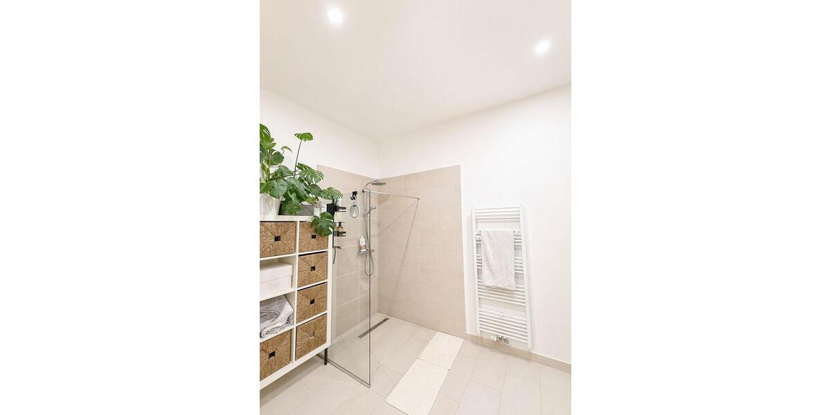 Etagenwohnung Düsseldorf Oberbilk - 3 Zimmer, 108 m&sup2;, 2.200&euro; | Angebot:26327038