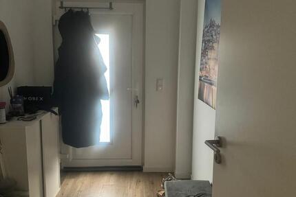 Moderne 3-Zimmer-Wohnung mit Balkon & Garage zimmer