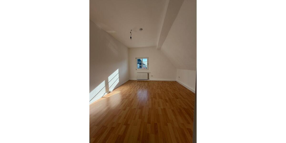 Dachgeschoßwohnung Remscheid Lüttringhausen - 2 Zimmer, 63 m&sup2;, 500&euro; | Angebot:25635993