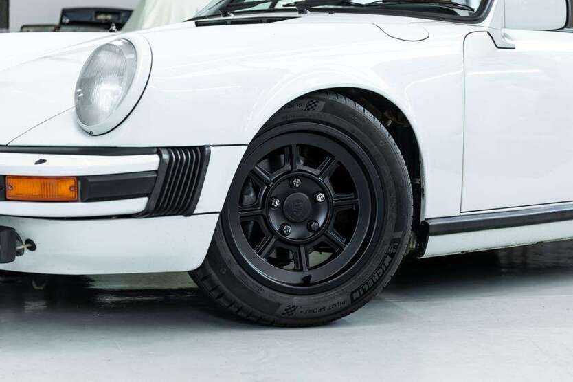 911