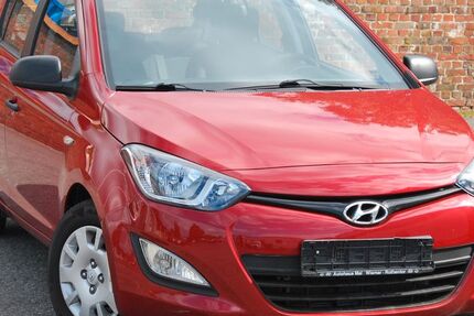 Hyundai i20 82.200 km 8.400 € Düsseldorf - Bezirk 8 40231