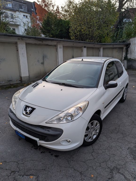 Peugeot 206 126.000 km 2.900 € Essen 45131