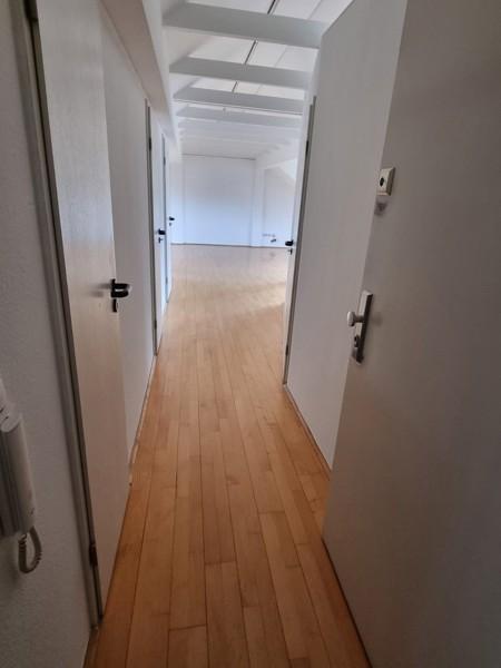 Ratingen: Tolle Dachgeschosswohnung mit großem Wohnraum und Parkettboden zimmer