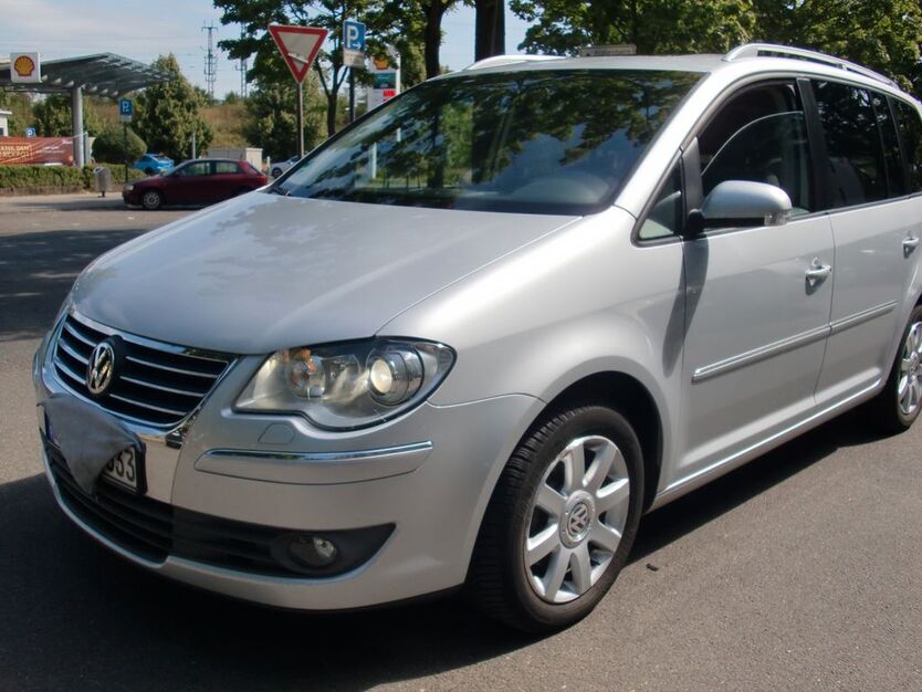 VW Touran 225.441 km 2.899 € köln 51103