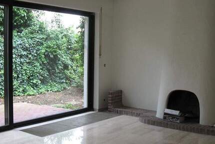 D-Kaiserswerth: Einfamilienhaus, 2 Zimmer, ca. 80 m² Wohnfl., ca. 60 m² Nutzfläche, Terrasse, Stellplatz