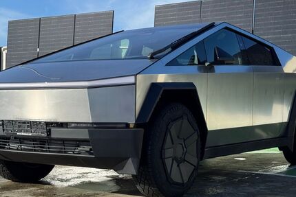 Tesla Andere 1.924 km 178.381 &euro; Neuss 41462