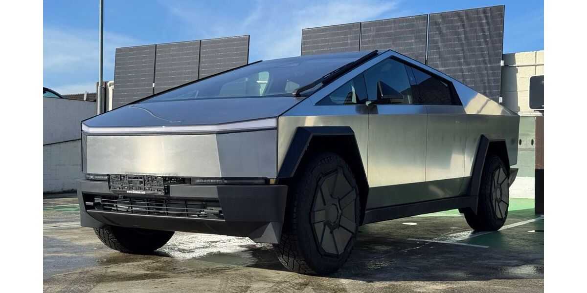 Tesla Andere 1.924 km 178.381 &euro; Neuss 41462