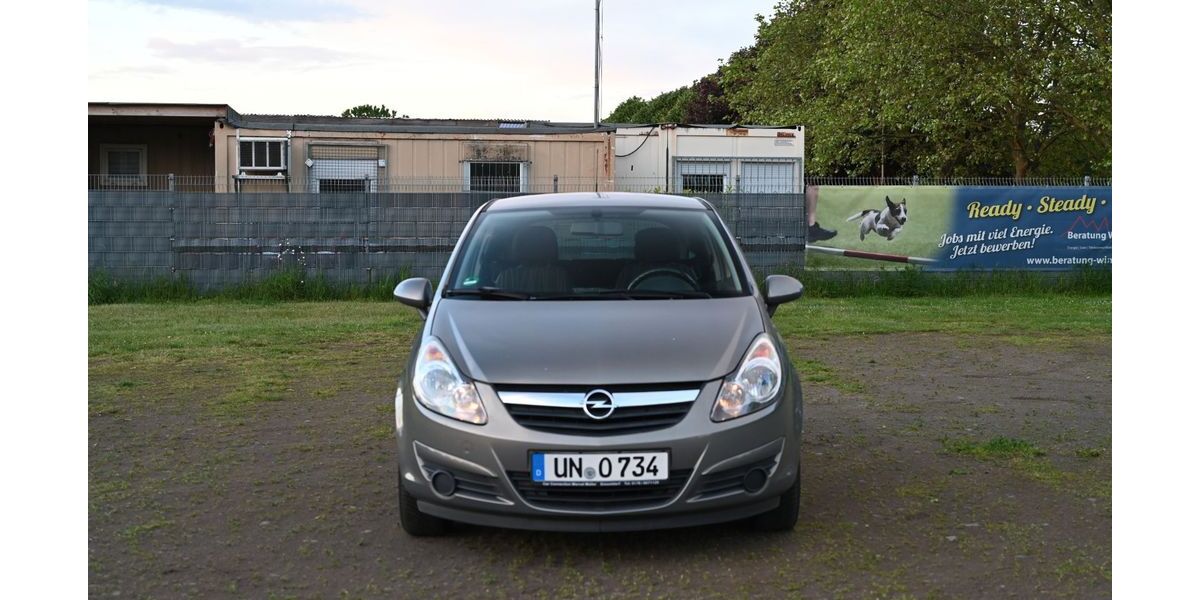 Opel Corsa 124.999 km 3.500 &euro; Köln 51145