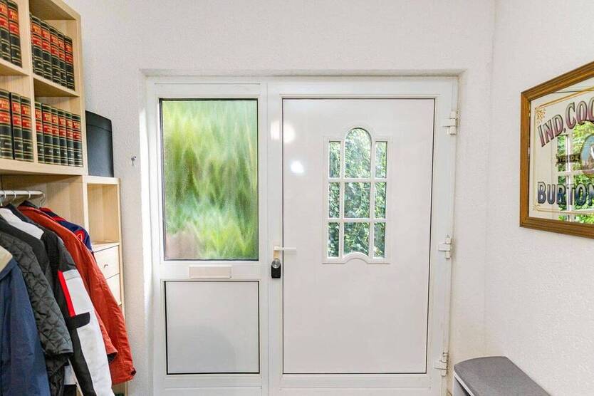 Stadtnah im Grünen - großes Haus mit Garten, Galerie und Doppelgarage