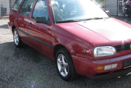VW Golf Sportsvan 95.900 km 3.750 &euro; Radevormwald 42477