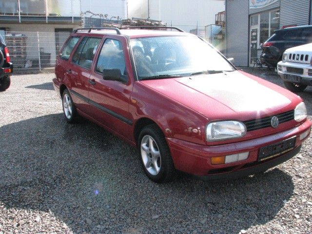 VW Golf Sportsvan 95.900 km 3.750 &euro; Radevormwald 42477