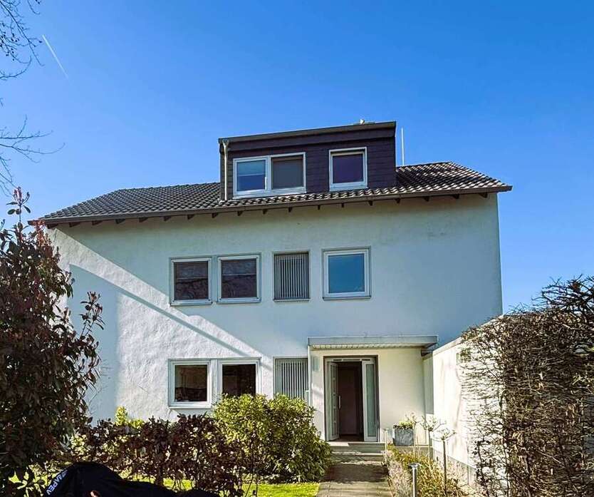 Haus zum Kaufen in Düsseldorf 1.000.000 € 259 m²