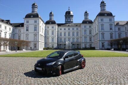 Toyota Yaris 28.000 km 39.100 &euro; Bergisch Gladbach 51429