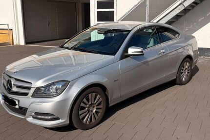 Mercedes-Benz C 250 84.000 km 12.400 &euro; Köln 50668