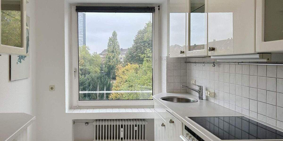 Etagenwohnung Düsseldorf Düsseltal - 3 Zimmer, 121 m&sup2;, 1.940&euro; | Angebot:24762409