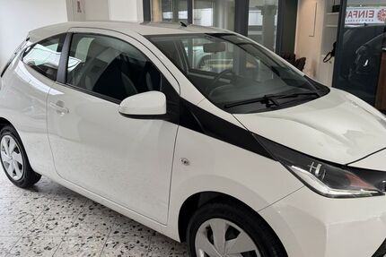 Toyota Aygo (X) 144.657 km 5.200 &euro; Remscheid 42853