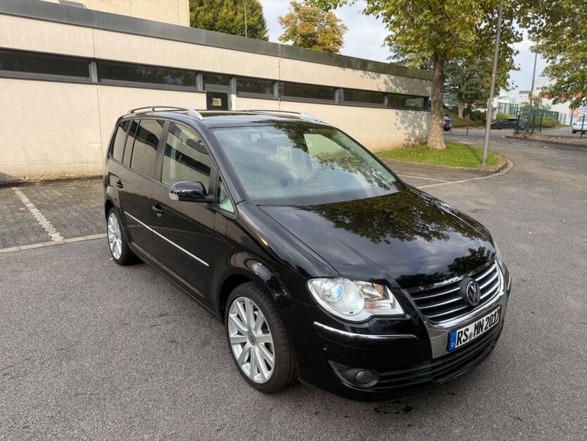 VW Touran 136.000 km 8.199 € Remscheid 42853