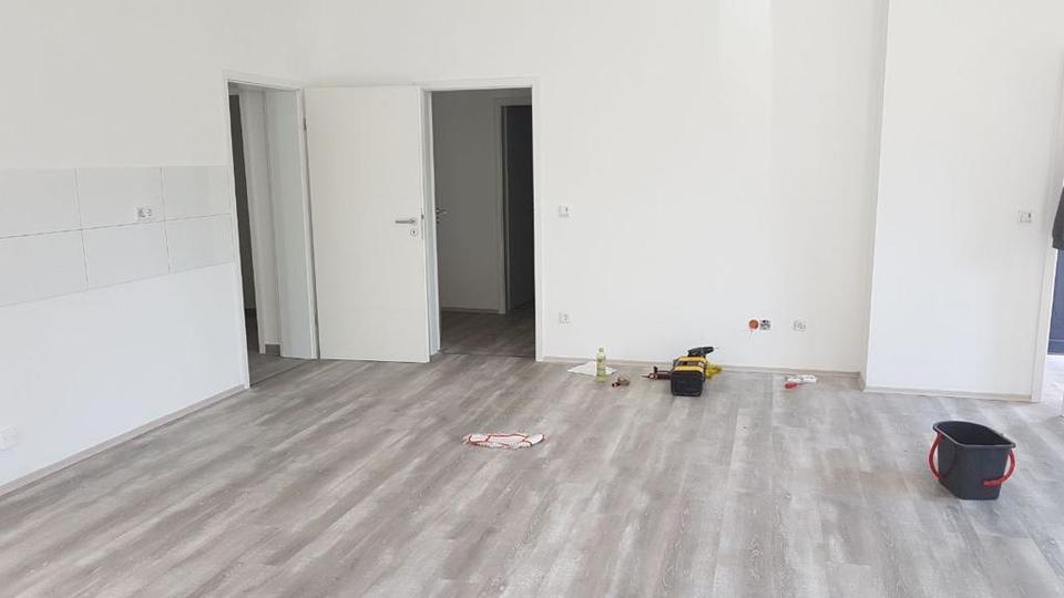 Erdgeschoßwohnung Wuppertal Gemarkung Ronsdorf - 2.5 Zimmer, 74 m&sup2;, 140.000&euro; | Angebot:24238606