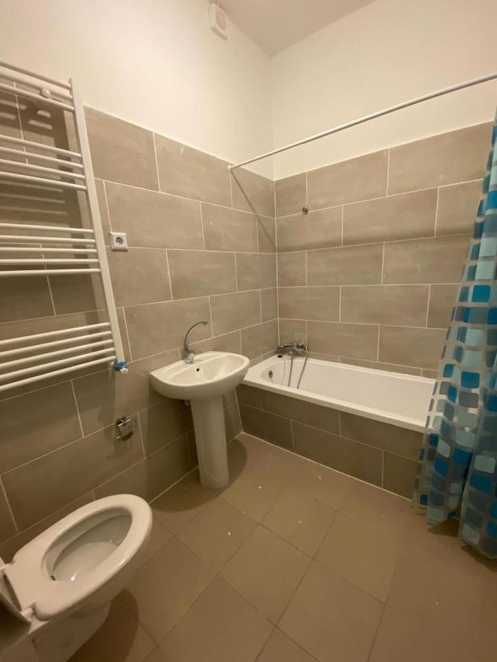 13-Familienhaus + 1 Gewerbeeinheit | Fast fertig renoviert | zimmer