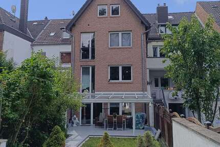 Haus zum Kaufen in Neuss 749.000 € 203.57 m² 7 zimmer
