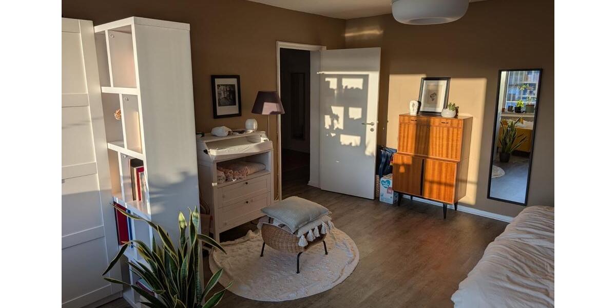 Dachgeschoßwohnung Düsseldorf Stadtbezirk 2 - 2.5 Zimmer, 90 m&sup2;, 1.500&euro; | Angebot:24421846