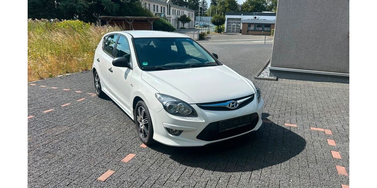 Hyundai i30 99.339 km 4.750 &euro; Solingen 42653