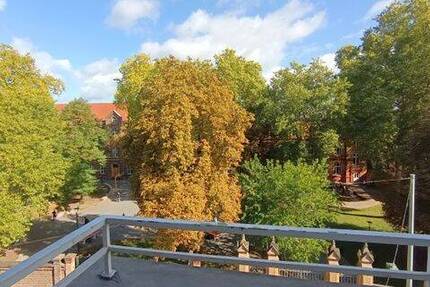 Düsseldorf-Oberbilk, Heerstraße 27 - Komplett sanierte Wohnung mit 2 Balkonen + Küchenzeile ab Oktober zu mieten !!