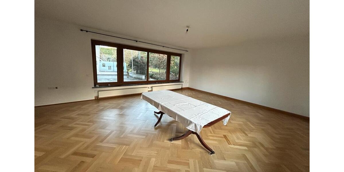 Erdgeschoßwohnung Remscheid Gemarkung Bergisch Born - 4 Zimmer, 159 m&sup2;, 1.854&euro; | Angebot:25961179