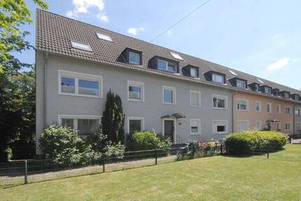 Düsseldorf-Unterrath: 3-Zimmer ETW mit Küche, Bad u. Flur ... plus 27 m² Nutzfläche im UG inkl. Gartennutzung ... Erstbezug nach Totalsanierung 3 zimmer