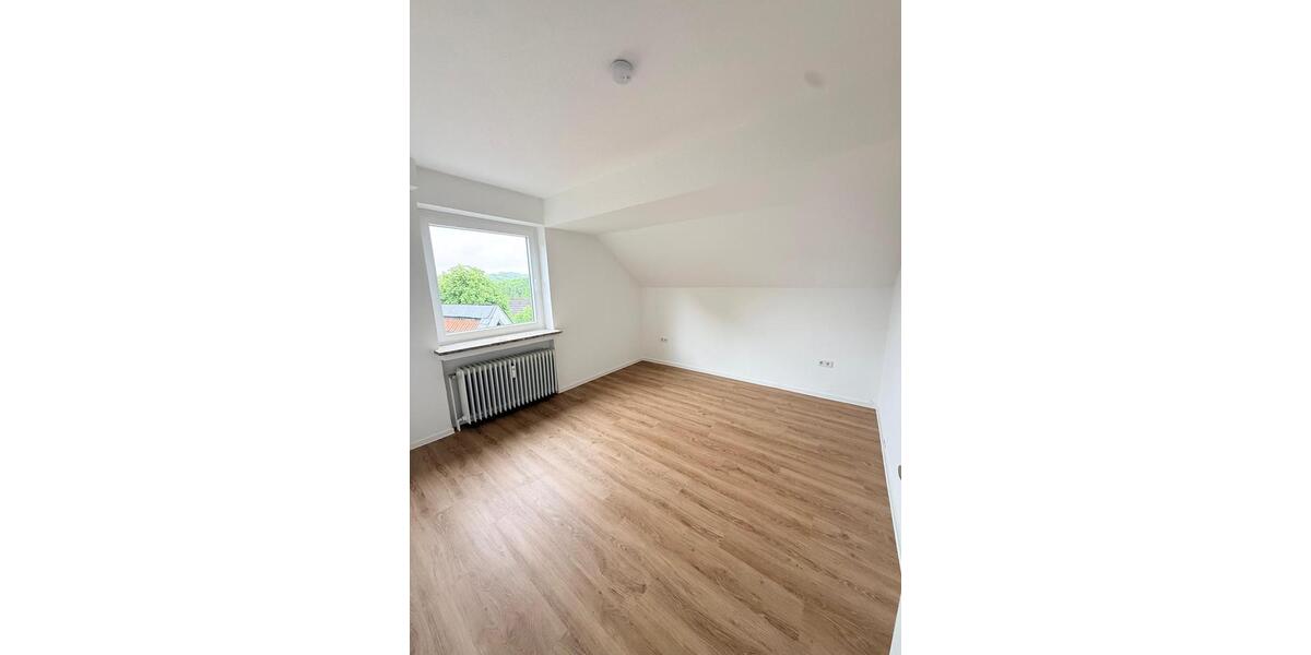 Etagenwohnung Remscheid Lüttringhausen - 3 Zimmer, 86 m&sup2;, 880&euro; | Angebot:26647355