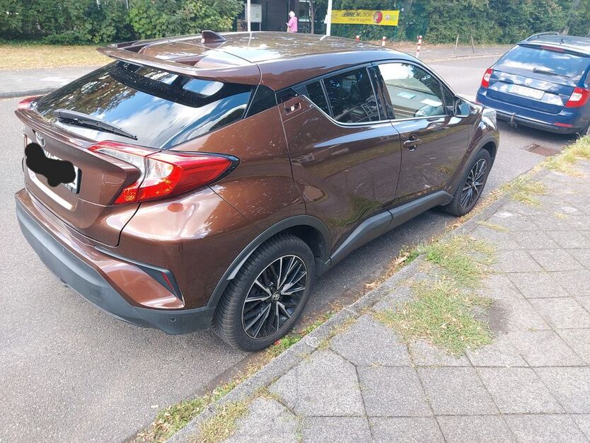 Toyota C-HR 81.000 km 16.900 € Düsseldorf 40239