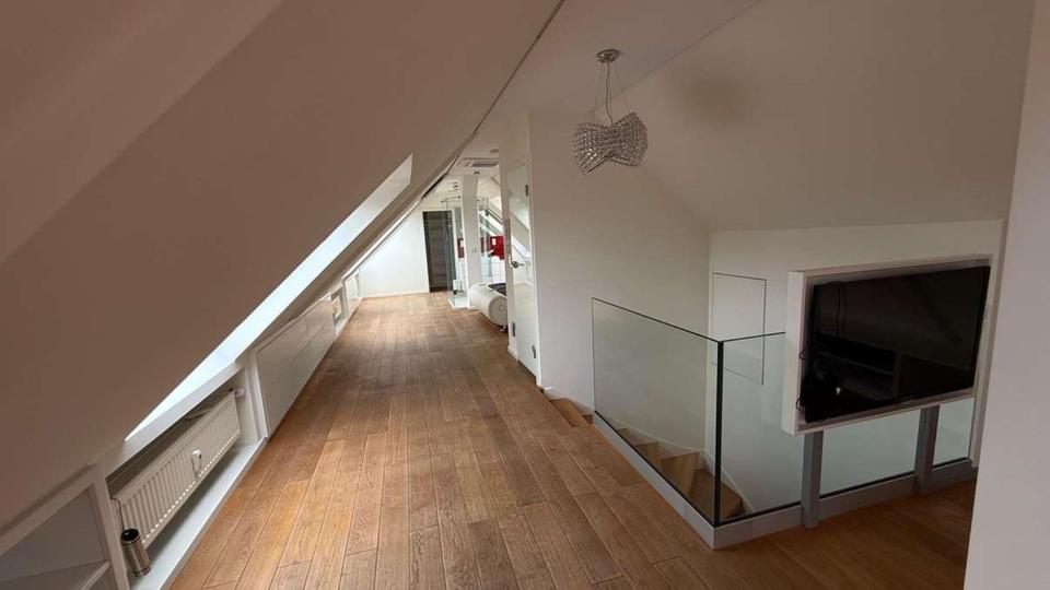 Dachgeschoßwohnung Essen Stadtbezirk II - 1 Zimmer, 72 m&sup2;, 1.250&euro; | Angebot:25148843