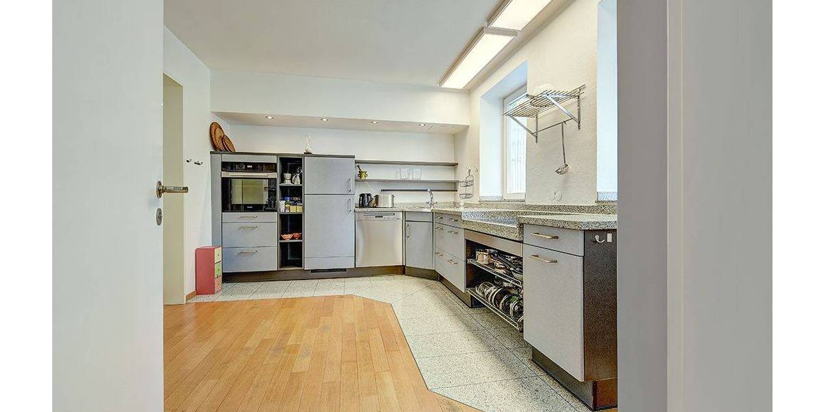 Einfamilienhaus Düsseldorf Golzheim - 8 Zimmer, 270 m&sup2;, 3.890.000&euro; | Angebot:23957250