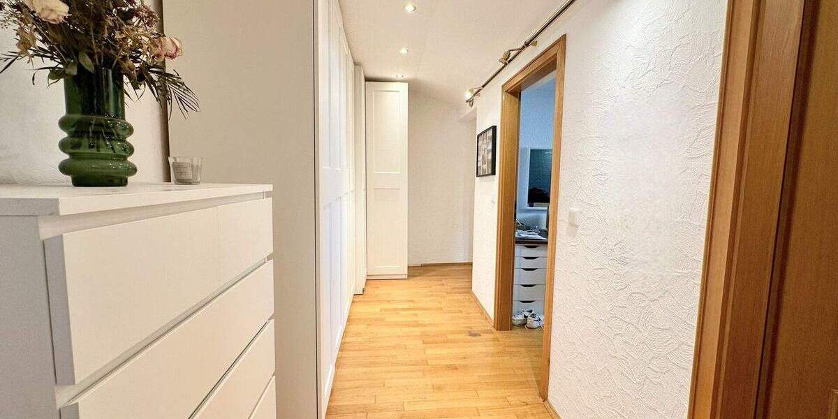 Etagenwohnung Hilden Forstbach - 3 Zimmer, 120 m&sup2;, 389.000&euro; | Angebot:24424456