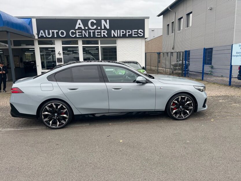 BMW 540 7.900 km 73.900 € Köln 50829