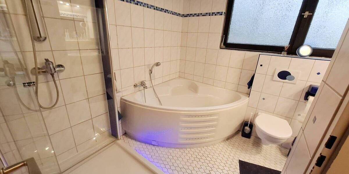 Energetisch sanierte DHH mit Garage in naturnaher Stadtrandlage von Berg. Gladbach-Heiligenstock 4 zimmer