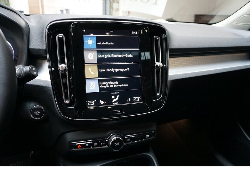 Volvo XC40 AWD Momentum Pano Leder 360° AHK H&K 83.559 km 26.900 € Wuppertal 42327
