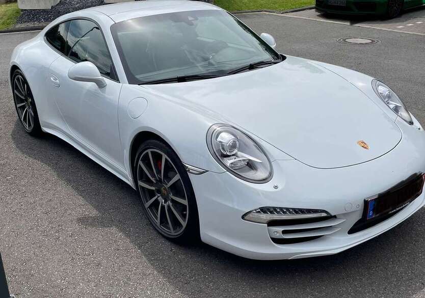 911