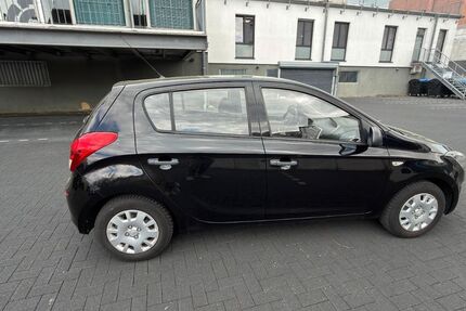 Hyundai i20 161.000 km 2.999 &euro; Velbert 42551