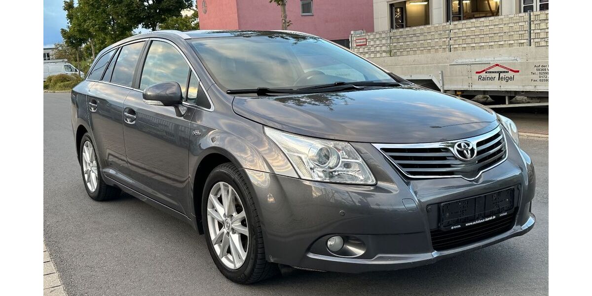 Toyota Avensis 224.000 km 6.490 € Neuss 41460