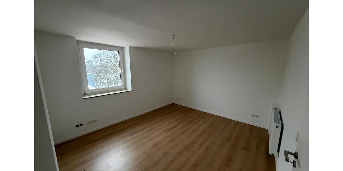 Etagenwohnung Solingen - 4 Zimmer, 100 m&sup2;, 1.000&euro; | Angebot:24754605