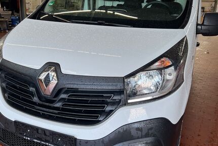 Renault Trafic 212.900 km 9.300 &euro; Halver 58553