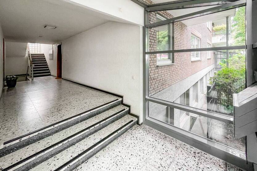 4,5 Zimmer - Balkon - Tiefgarage - freigezogen