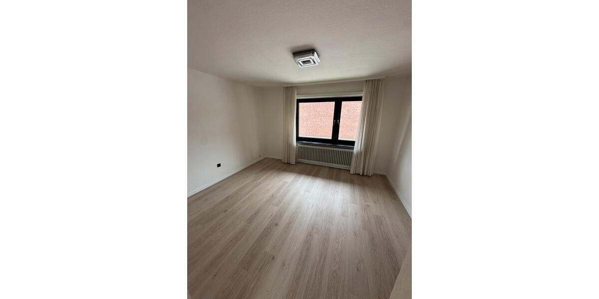 Doppelhaushälfte Düsseldorf Stadtbezirk 6 - 5 Zimmer, 150 m&sup2;, 2.350&euro; | Angebot:26051077