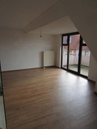 Moderne 4-Zimmer-DG-Wohnung mit 2 Balkonen zimmer