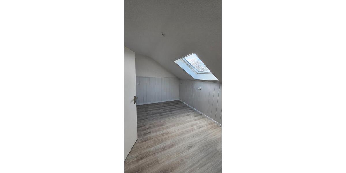 Dachgeschoßwohnung Ratingen Lintorf - 2 Zimmer, 72 m&sup2;, 690&euro; | Angebot:25981109